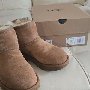 UGG Women's Chestnut Suede Winter Boots